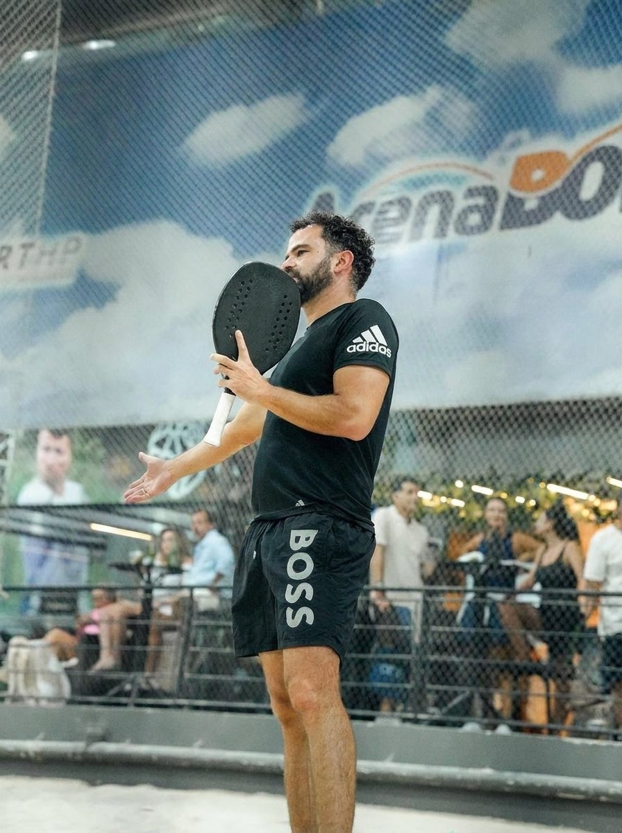 Dr. Marco Benedetto jogando beach tennis